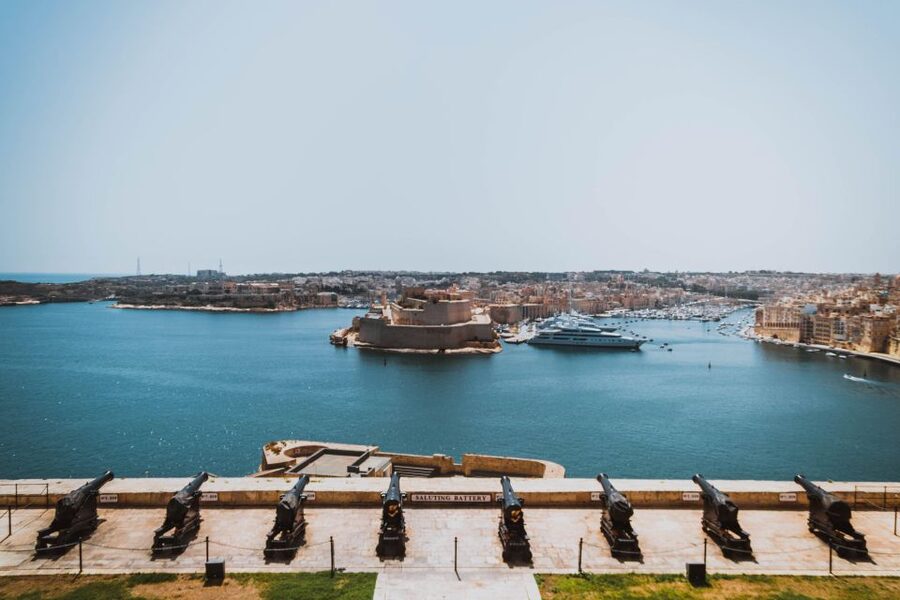 3 cities: Private Insider Walking Tour with Licensed Guide - Walking Birgu’s narrow medieval streets