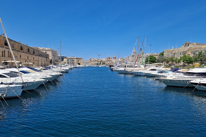 3 Cities Tour - Entering Birgu through the Knights’ gateway