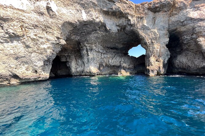 Blue Lagoon Ferry and Caves Tour - The return from Comino deserves careful planning