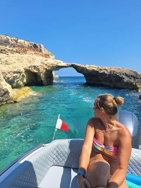 comino and blue lagoon private boat - Cruising around Comino’s bays and caves