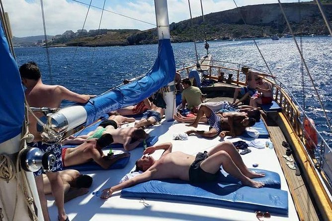 Comino, Blue Lagoon and Caves. Tour A - Blue Lagoon Without Staying in the Thickest Crowd