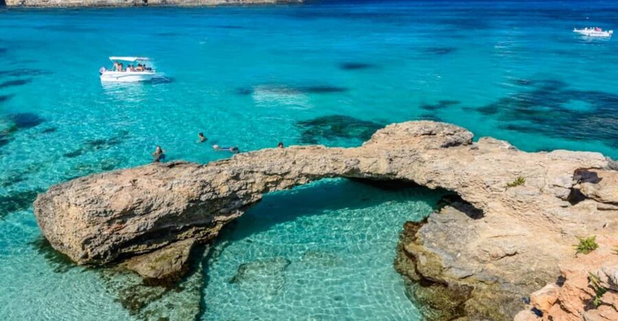 Daylong Delight - Trips in Malta, Daħlet Qorrot & Comino - An early start at Comino’s Blue Lagoon