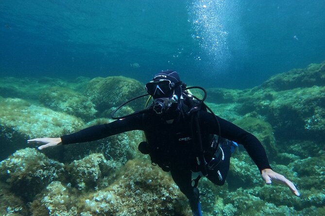 Diving experience in Malta - Trying on the equipment without pressure