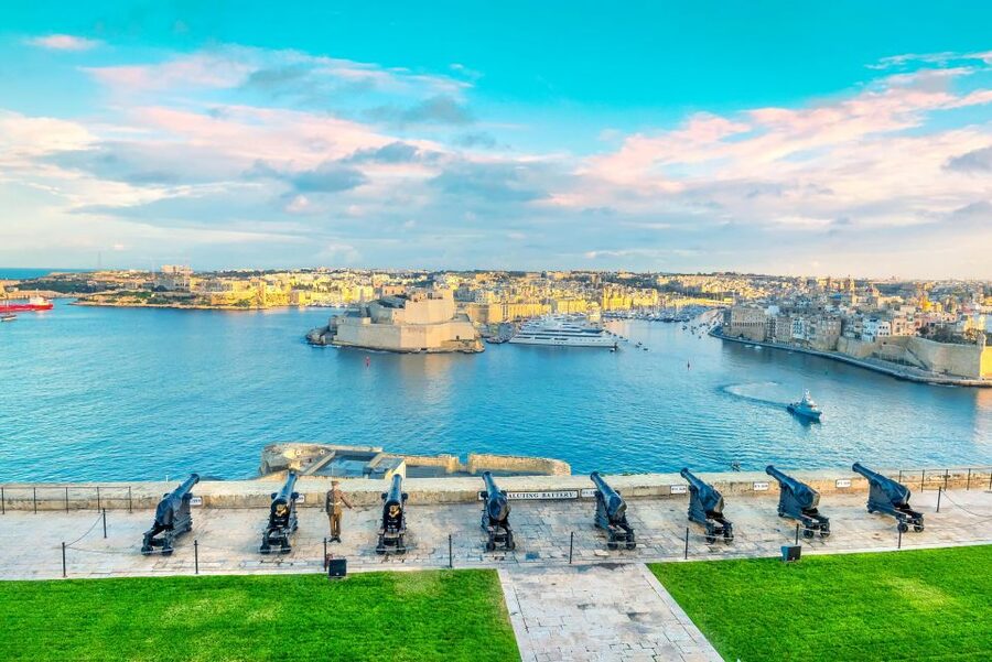 From Sliema: Cruise Around Malta's Harbours & Creeks - Finding the best seat and handling the sun