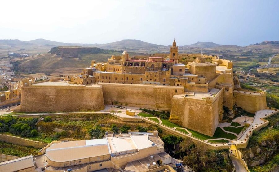 From Sliema: Gozo, Comino & The Blue Lagoon Boat & Bus Tour - Sailing onward to Comino