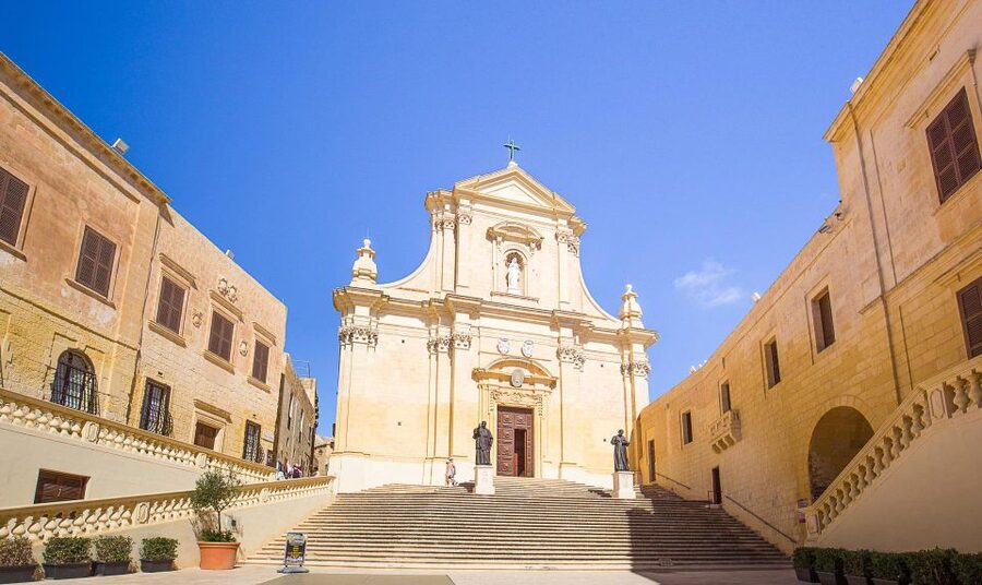 From Sliema or Bugibba: Gozo Heritage Day Pass - Comfort, weather, and what to bring