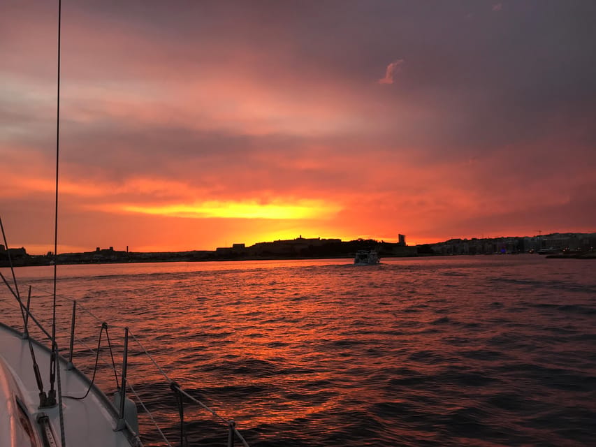 From Valletta: Romantic Sunset Cruise on a Sailing Yacht - Who should book this evening