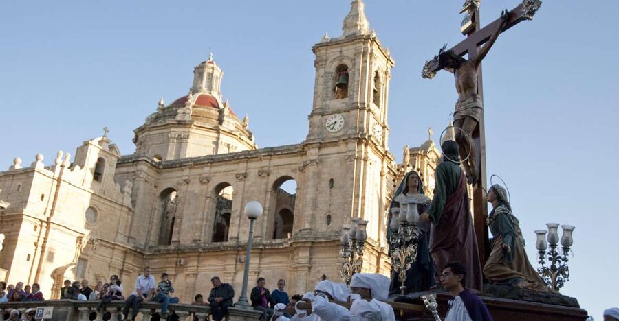 Good Friday Easter Procession with Commentary and Transport - Key points at a glance