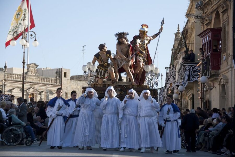 Good Friday Easter Procession with Commentary and Transport - Useful preparation for the afternoon