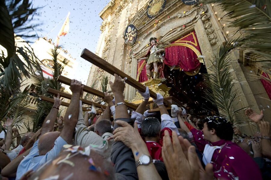 Good Friday Easter Procession with Commentary and Transport - Taking your place in the front section