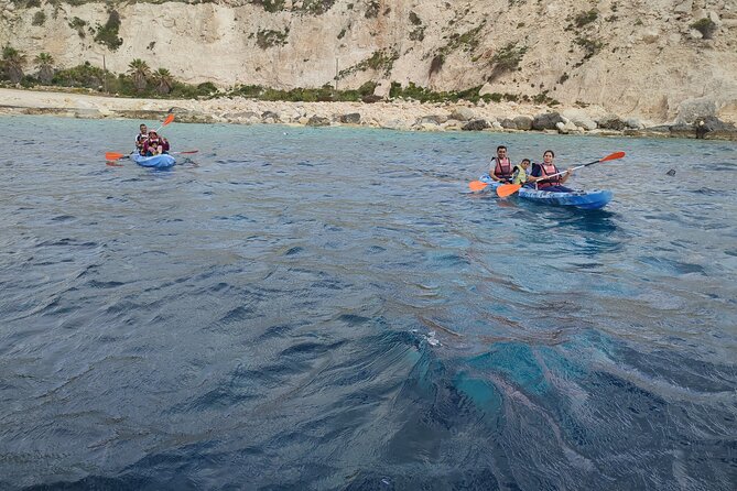 Gozo: 1 hour Kayak + Cave Tour + Blue Lagoon Drop off - The 30-minute break at Hondoq Bay