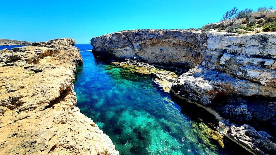 Gozo Unveiled: Guided Hiking in Comino Island - The abandoned isolation hospital