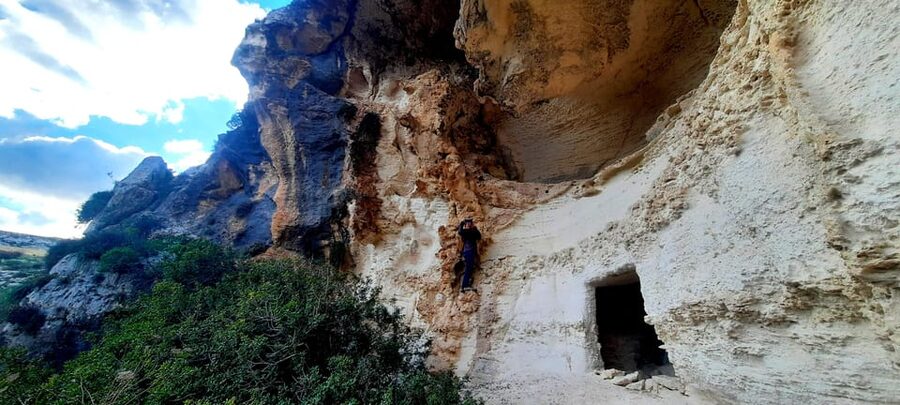 Gozo Unveiled: Guided Hiking in Gozo - South East - A quiet pause at Mgarr ix-Xini Bay