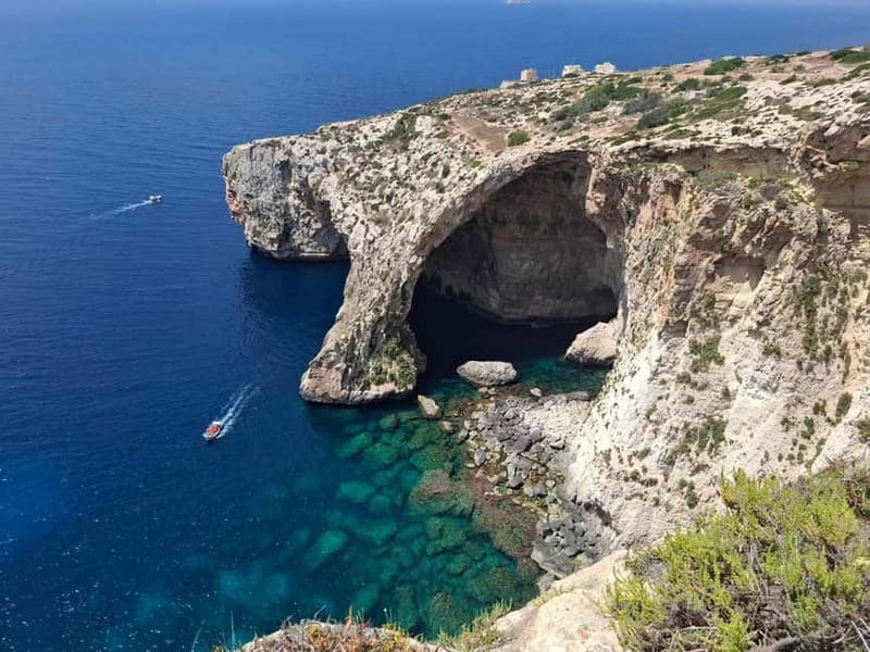 Malta: 5 hr Vintage Bus Tour - Mdina & Blue Grotto inc. food - What This Malta Tour Does Well
