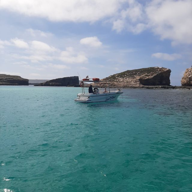 Malta: Blue Lagoon and Comino Island tour - Blue Lagoon: spectacular water, real crowds