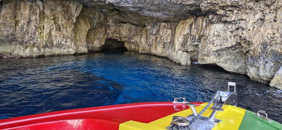 Malta: Blue Lagoon, Caves & around Comino Private Speedboat - The essential points at a glance
