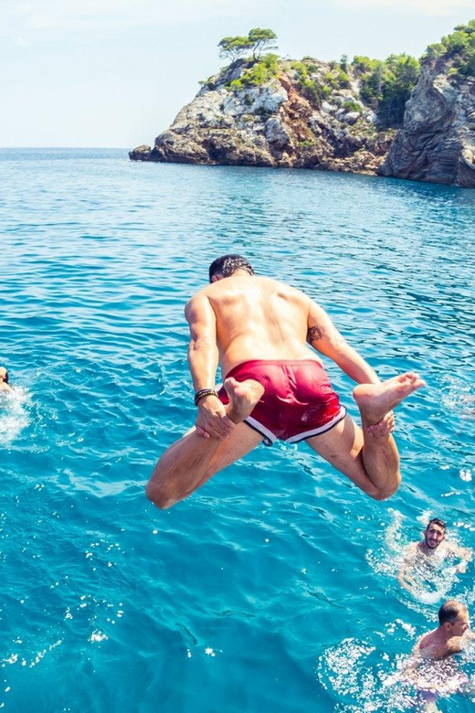 Malta: Boat Party + Watersport+ Comino+ OpenBar ALL INCLUDED - Music, drinks, and the onboard atmosphere
