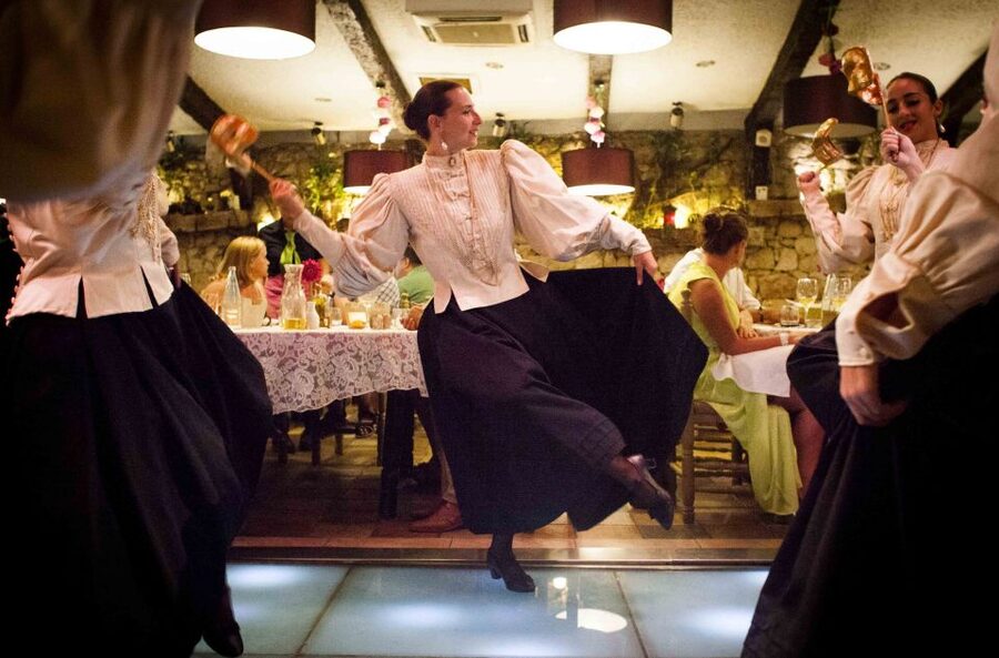 Malta: Folklore Dinner Show at a Traditional Restaurant - The formal show becomes a real dancefloor