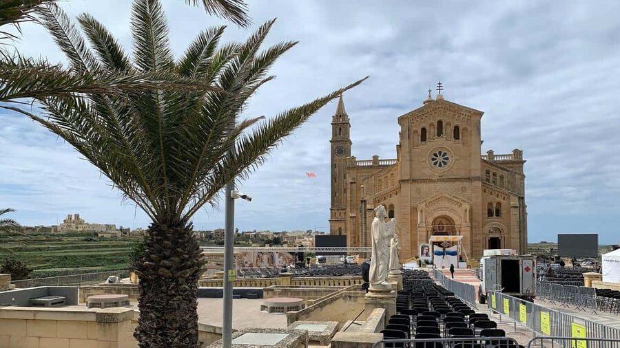 Malta: Gozo Buggy Tour with Lunch, Boat Cruise and Transfers - Victoria and the Citadel