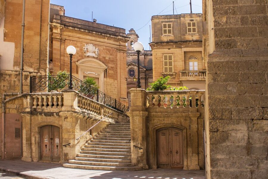 Malta: Hop-On Hop-Off Bus Tours - North Route: Mdina, Mosta, gardens, and beach country