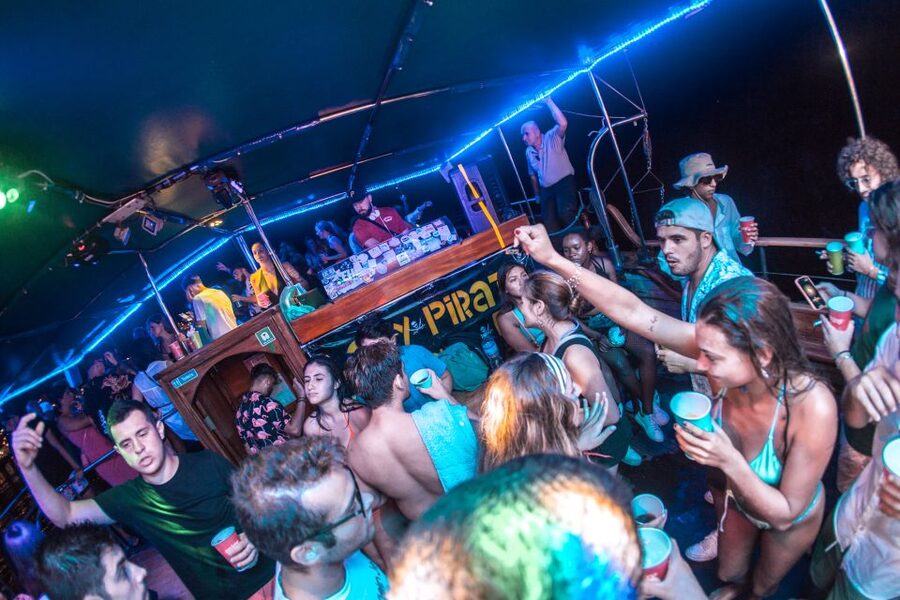 Malta: Lazy Pirate Boat Party with Drinks & Food - How crowded is the boat?