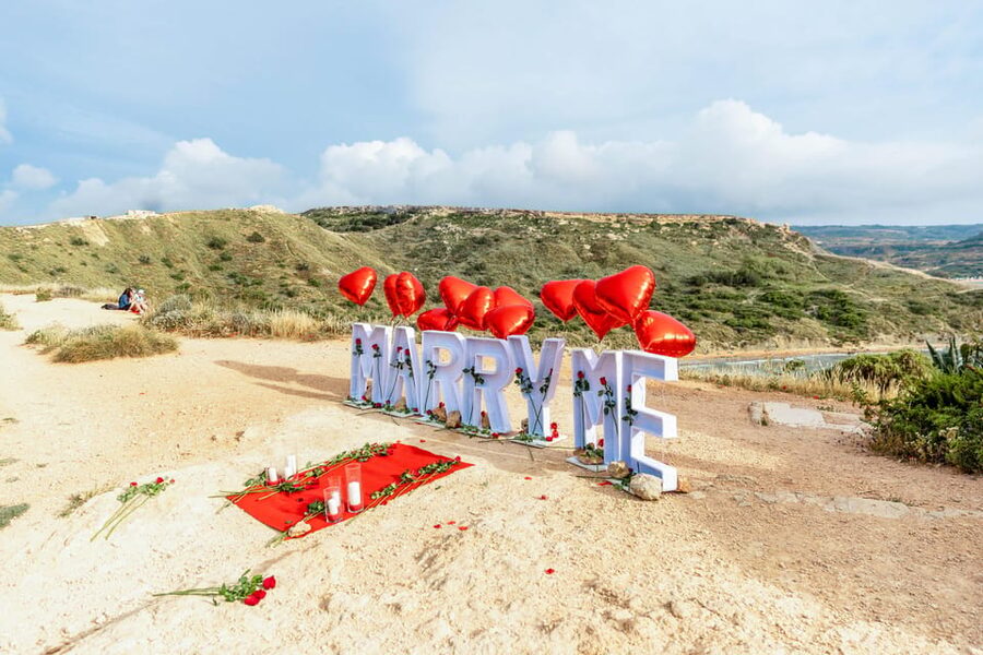 Malta: Marrige Proposal with Scenic Views and Picnic - Who will enjoy this experience most