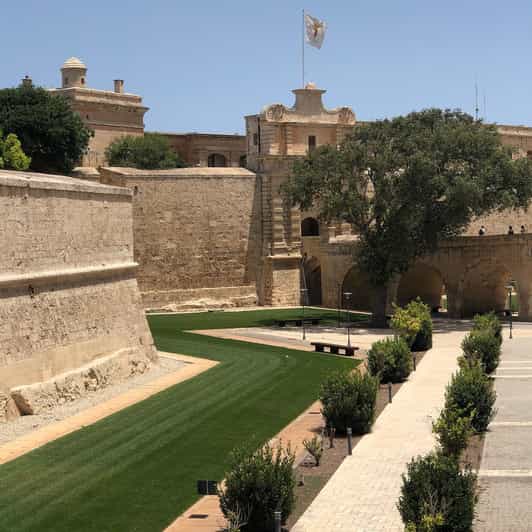 Malta: Mdina and Rabat Walking Tour with Catacombs - Palazzos, chapels, and the baroque cathedral