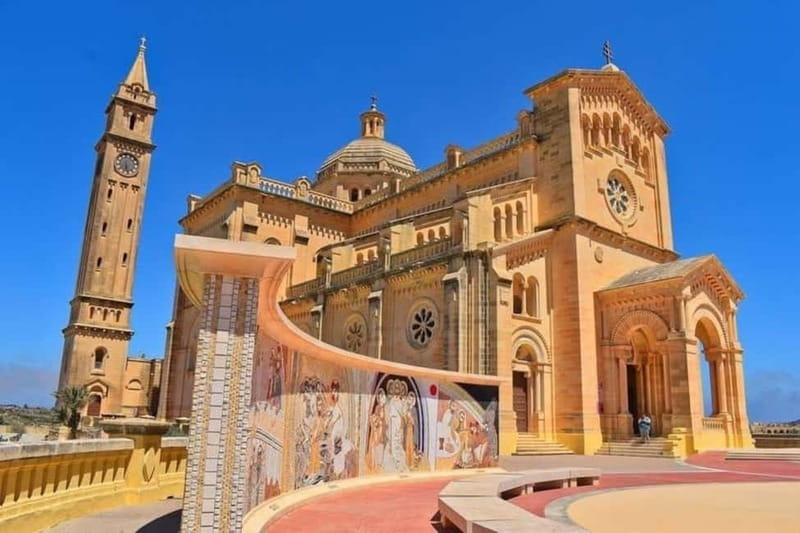Malta: Private Jeep Tour of Gozo with Lunch - Hotel pickup makes the morning easier