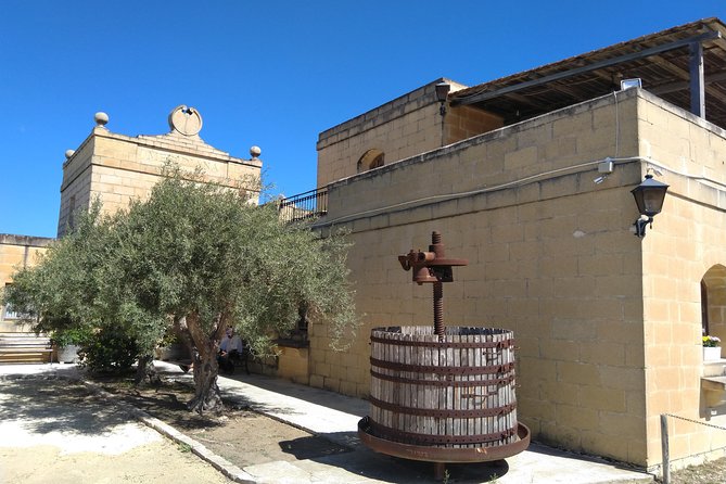 Malta Private tour: 5hr Mosta Dome, Mdina, Dingli Cliff's & Blue Grotto - Walking Mdina’s quiet old streets