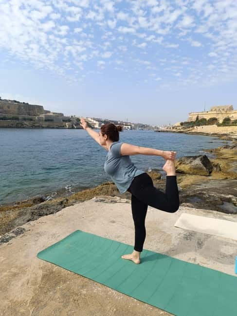 Malta: Private Yoga class close the Sea - Arriving at Fort Manoel for a coastal class