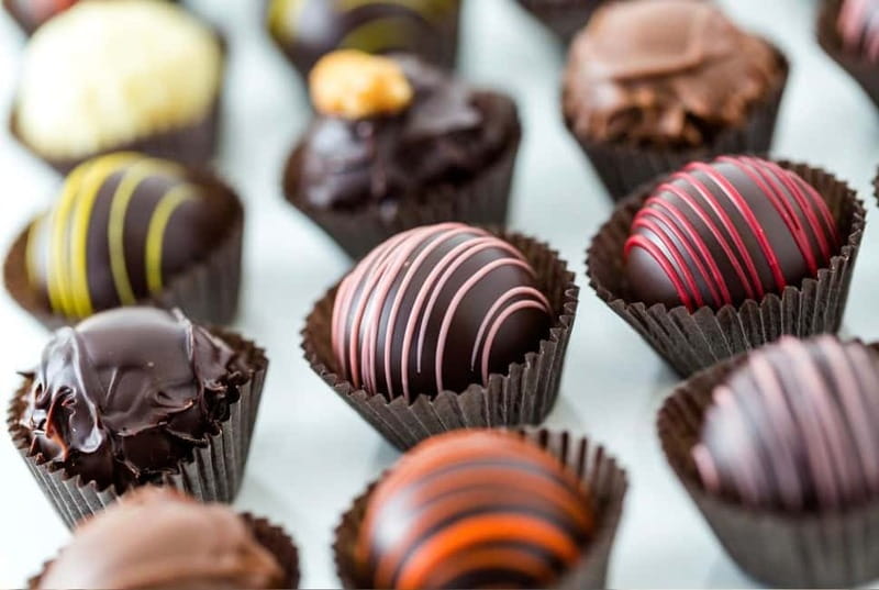 Malta: Truffle Making Master Class - The chocolate story adds more than decoration