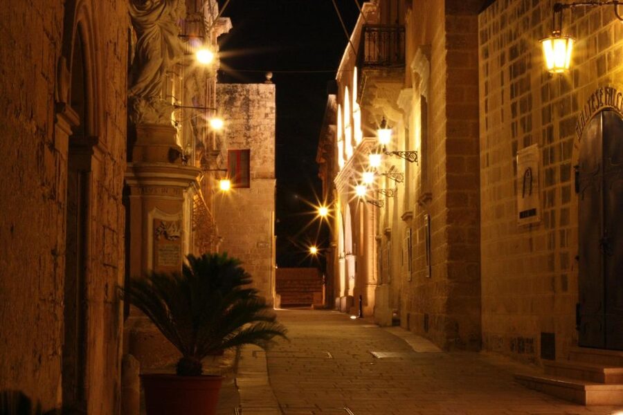 Mdina: Valletta Waterfront Area, Mdina, and Rabat Night Tour - Key points at a glance