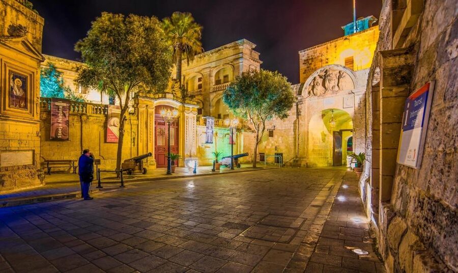 Mdina: Valletta Waterfront Area, Mdina, and Rabat Night Tour - Why nighttime is the right setting for Mdina