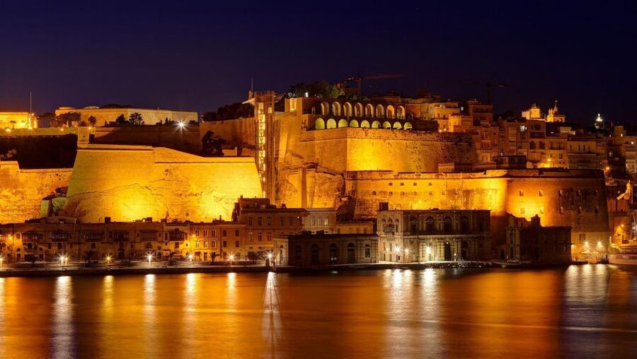 Mdina: Valletta Waterfront Area, Mdina, and Rabat Night Tour - What the guide adds to the evening