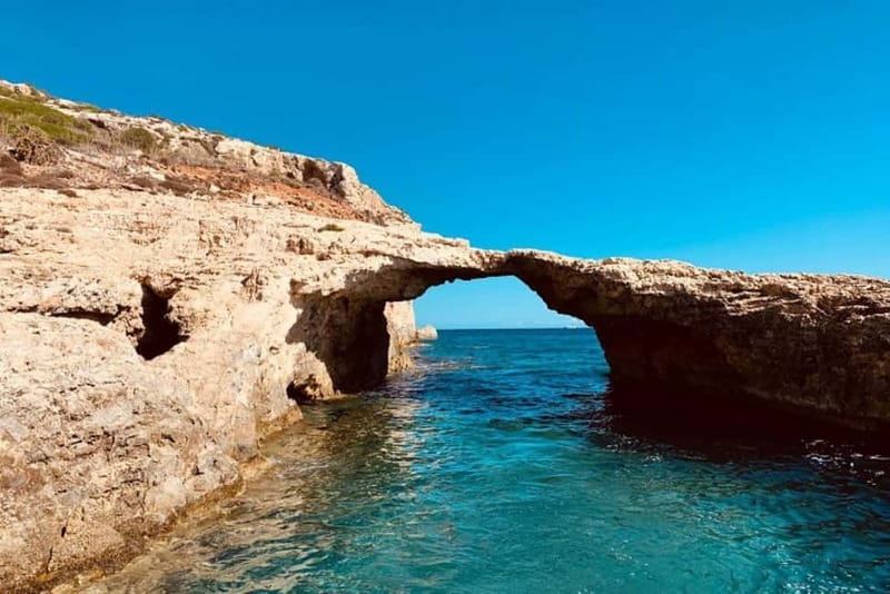 Mellieha: 1:00pm Speedboat round Comino Caves 2h Blue Lagoon - St. Mary Battery and the first views of Comino