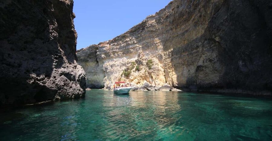 Mellieha: 3:00pm Speedboat round Comino Caves 2h Blue Lagoon - Why this Comino boat trip works well