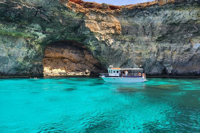 Mellieha: Gozo, Comino, Sea Caves, and Blue Lagoon Cruise - Comino’s quieter side and the short photo stops