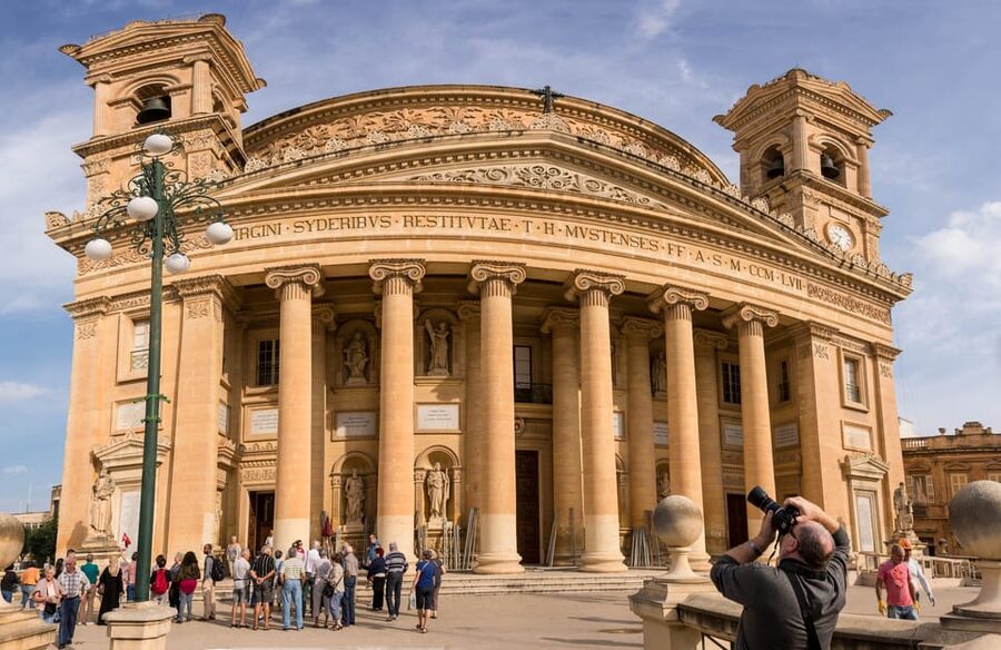 Mosta: City Highlights Tour with Buffet Lunch - Starting inside the Rotunda of Mosta