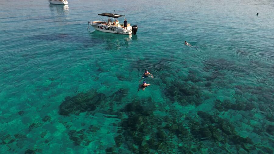 Private Boat Tour: Discover Comino's Blue and Crystal Lagoon - L-Iskoll ta’ Taħt il-Mazz and Cominotto