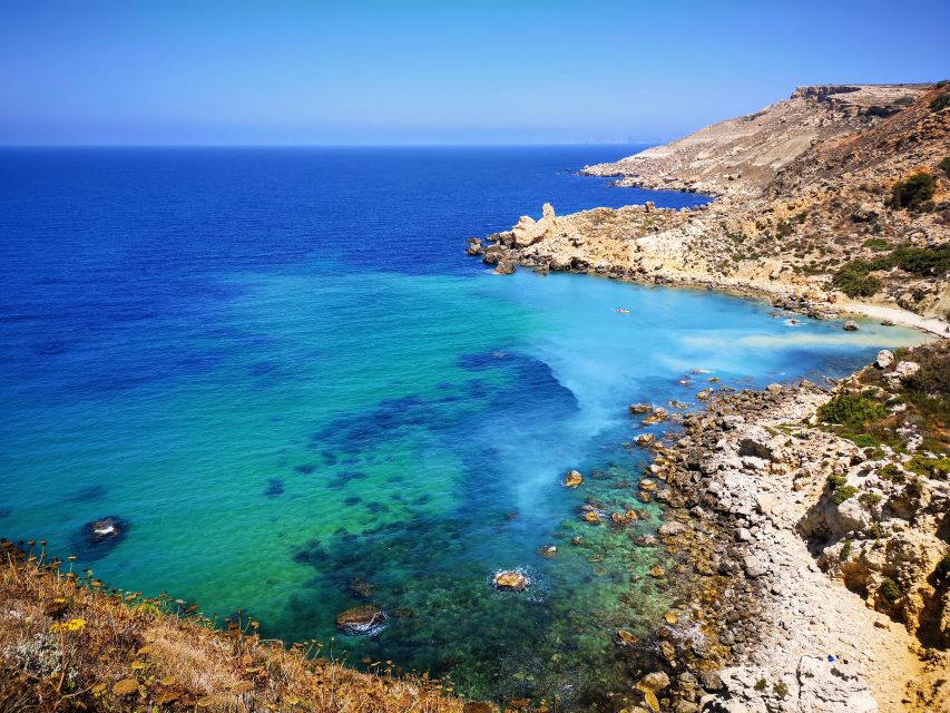 Private Driver to roam the island of Malta (VIP) - Comfort, snacks, and the AI Guide