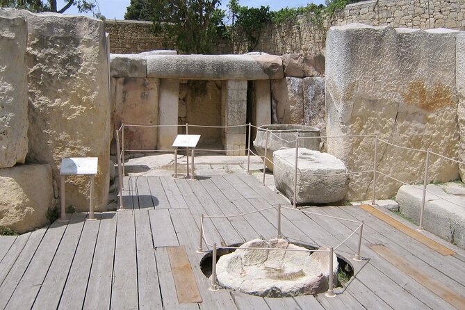 Private Tour in Malta Prehistoric Temples & Mdina - What the guide adds to the experience
