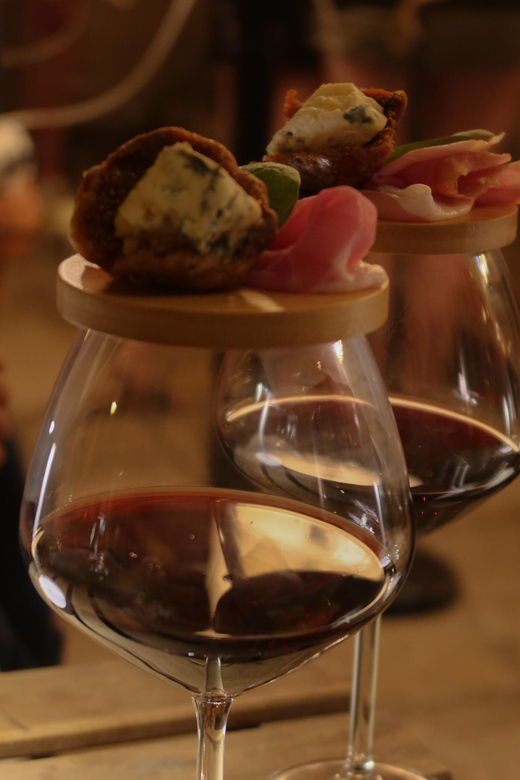 Romantic Wine Tasting Experience at Koccio Valletta - Arriving at Koccio on Santa Lucia Street