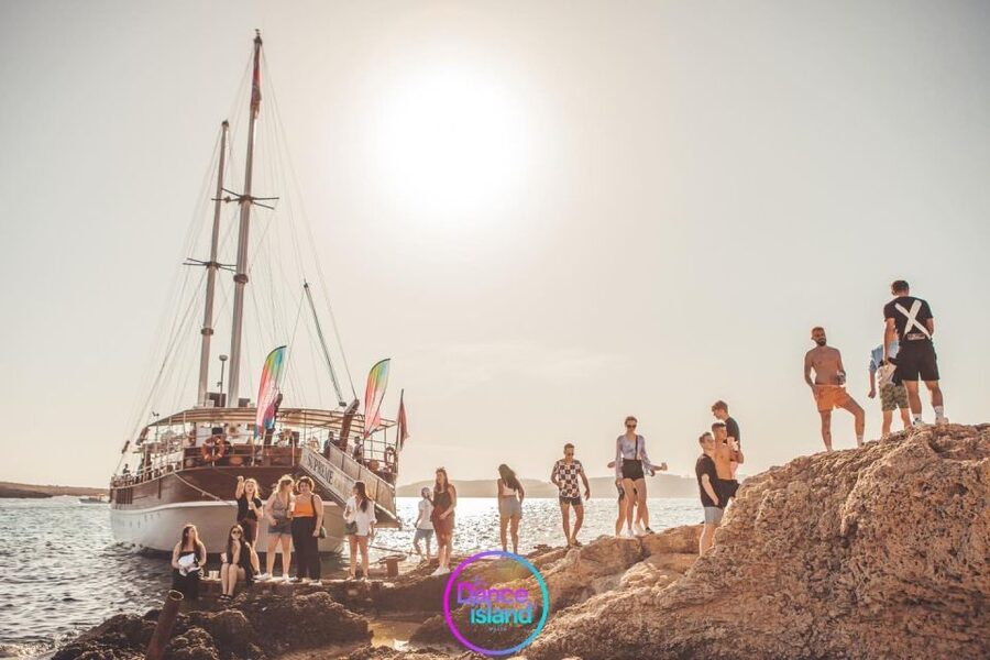 Sliema: Sailboat Party with an Open Bar, Food, and Swimming - The swim stop in clear Maltese water