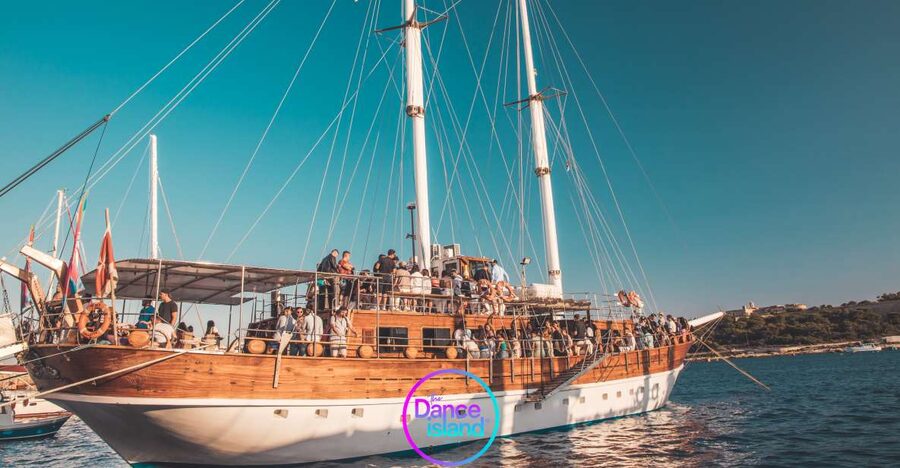 Sliema: Sailboat Party with an Open Bar, Food, and Swimming - Sunset views across Valletta