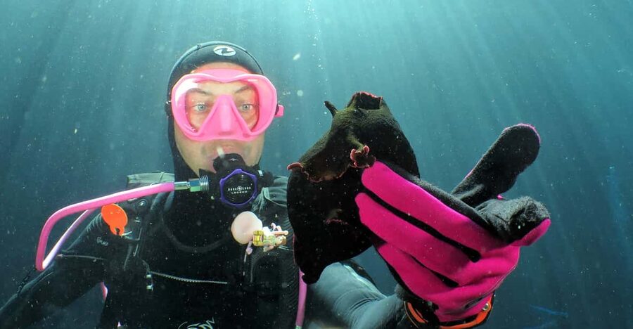 SSI Try Scuba Diving in the sea - The briefing comes before the water