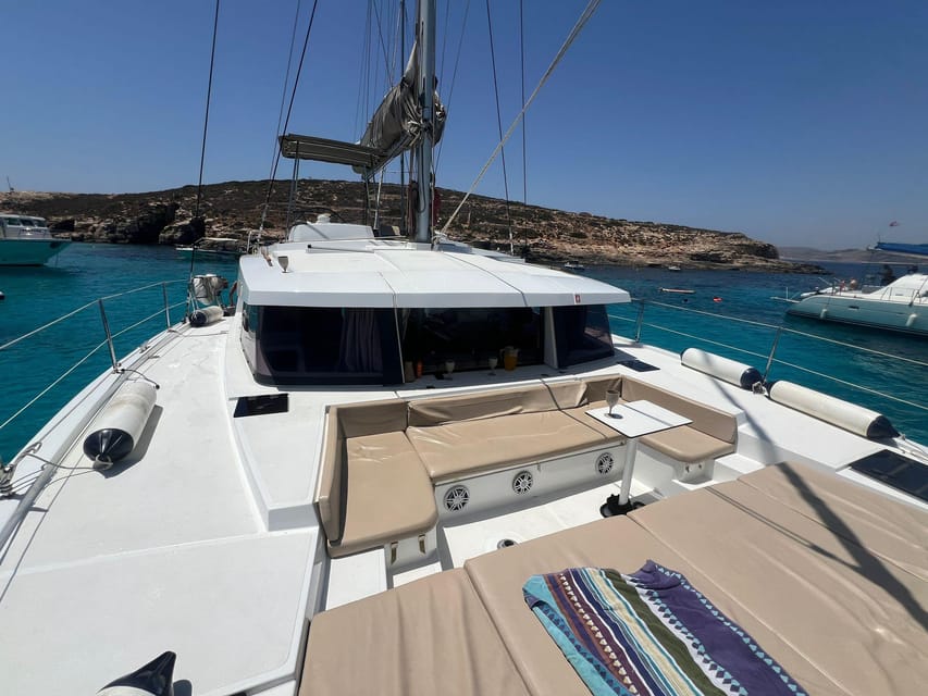 St. Paul's Bay: Half-Day Luxury Catamaran Tour with Drinks - Santa Maria Caves from the water