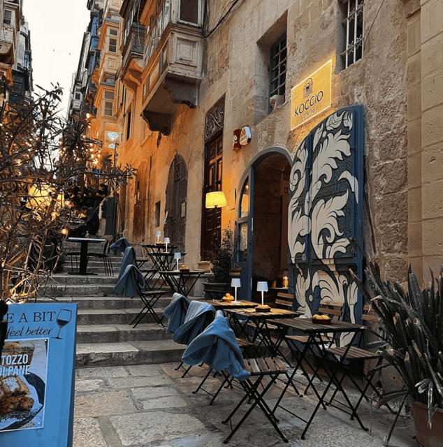 Valletta Aperol Spritz Aperitivo Experience - The Aperol Spritz: one generous drink, two sparkling wine choices