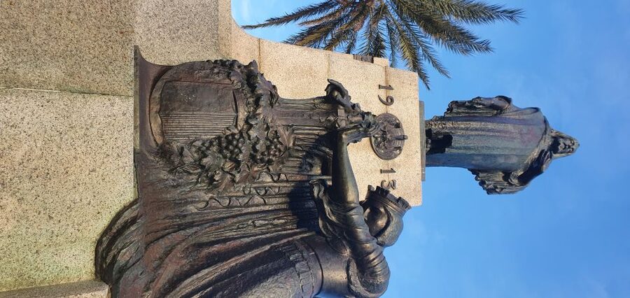 Valletta: City Walking Tour in a Small Group - Independence Square and a quieter side of the city