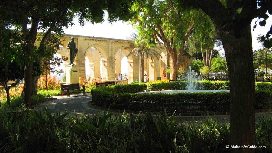 Valletta: Private Insider Walking Tour with Licensed Guide - Upper Barrakka Gardens and the best views
