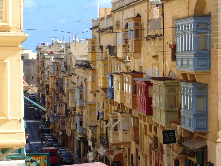 Valletta: Private Insider Walking Tour with Licensed Guide - What the guides add to the experience